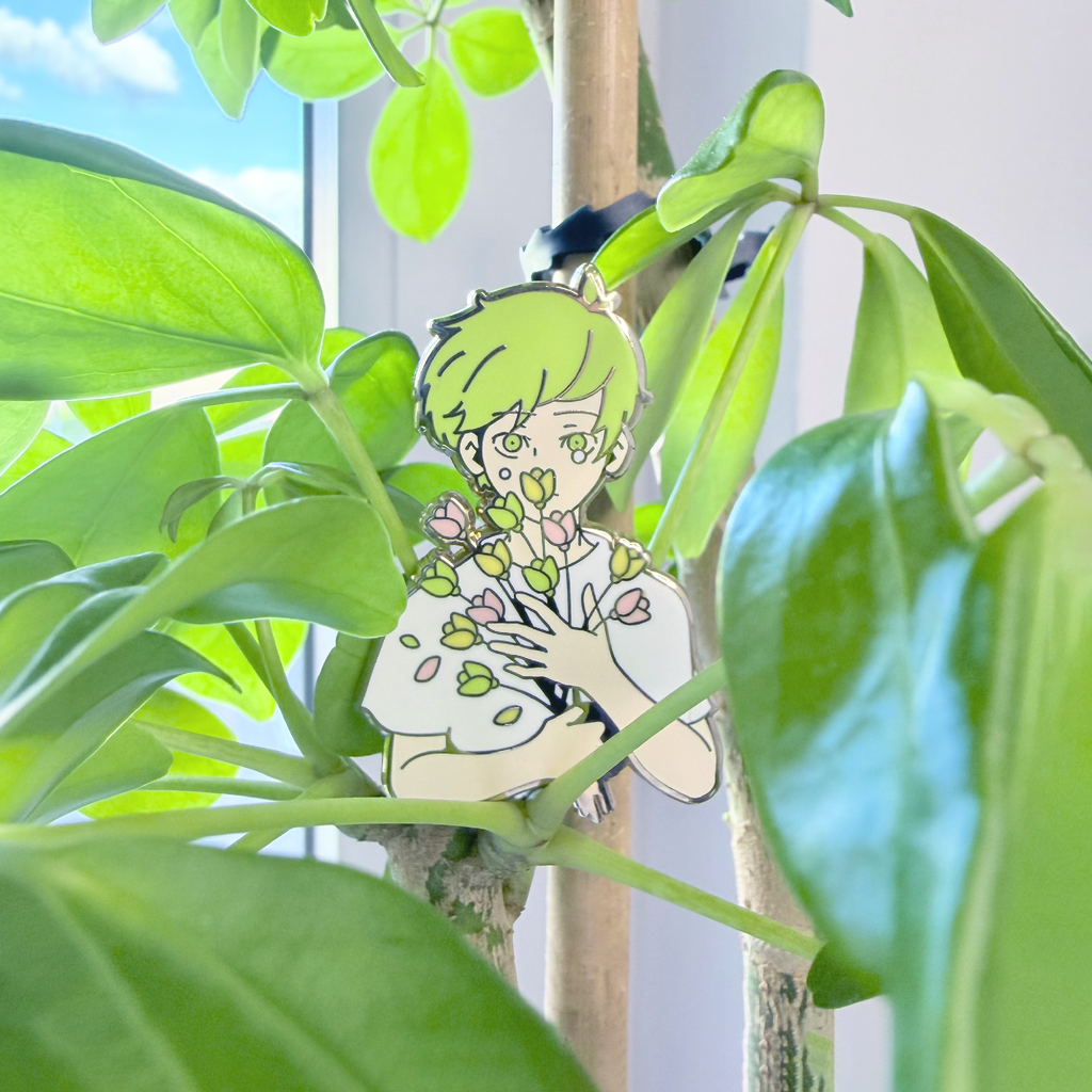 Crying boy's flowers - Pin's en émail