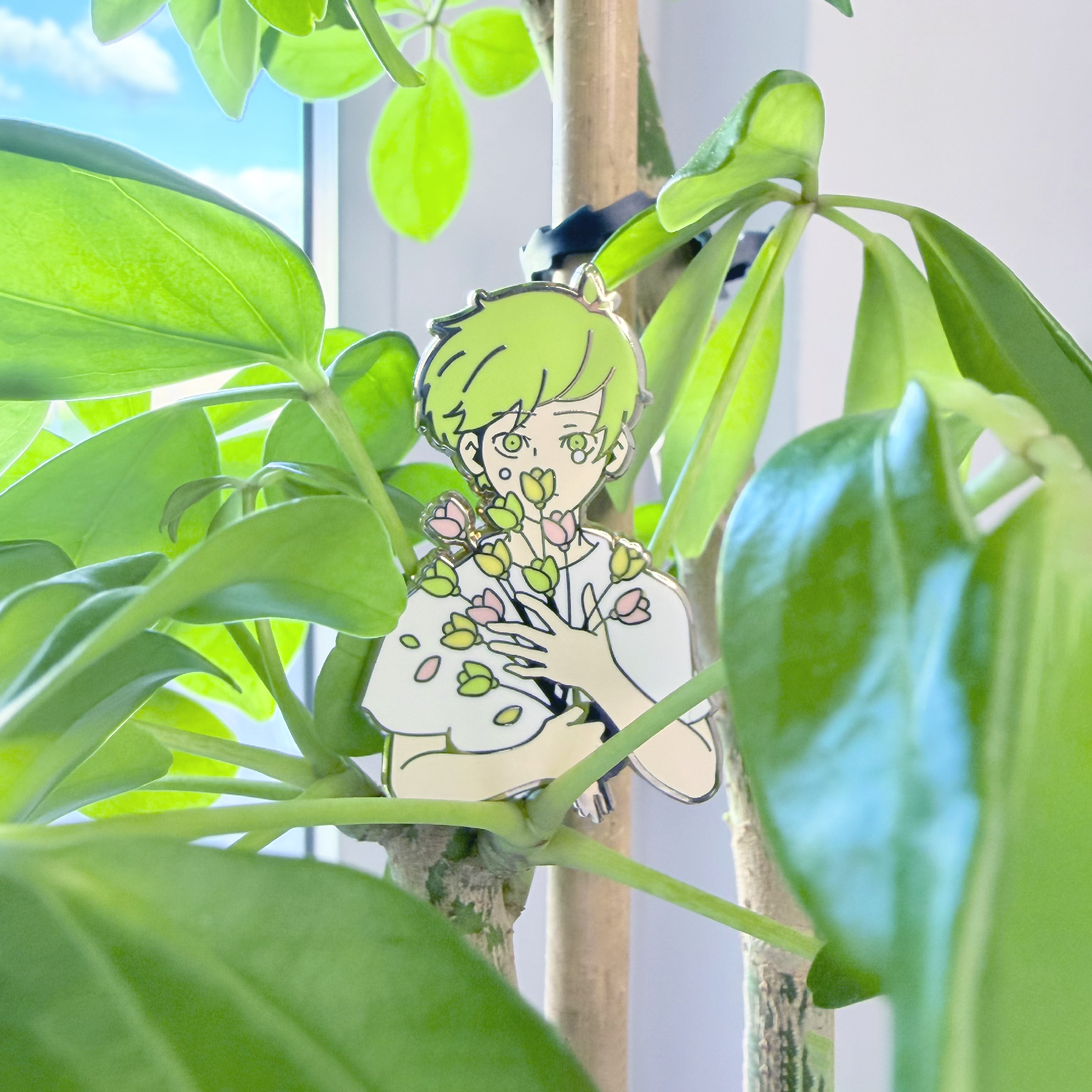 Crying boy's flowers - Pin's en émail