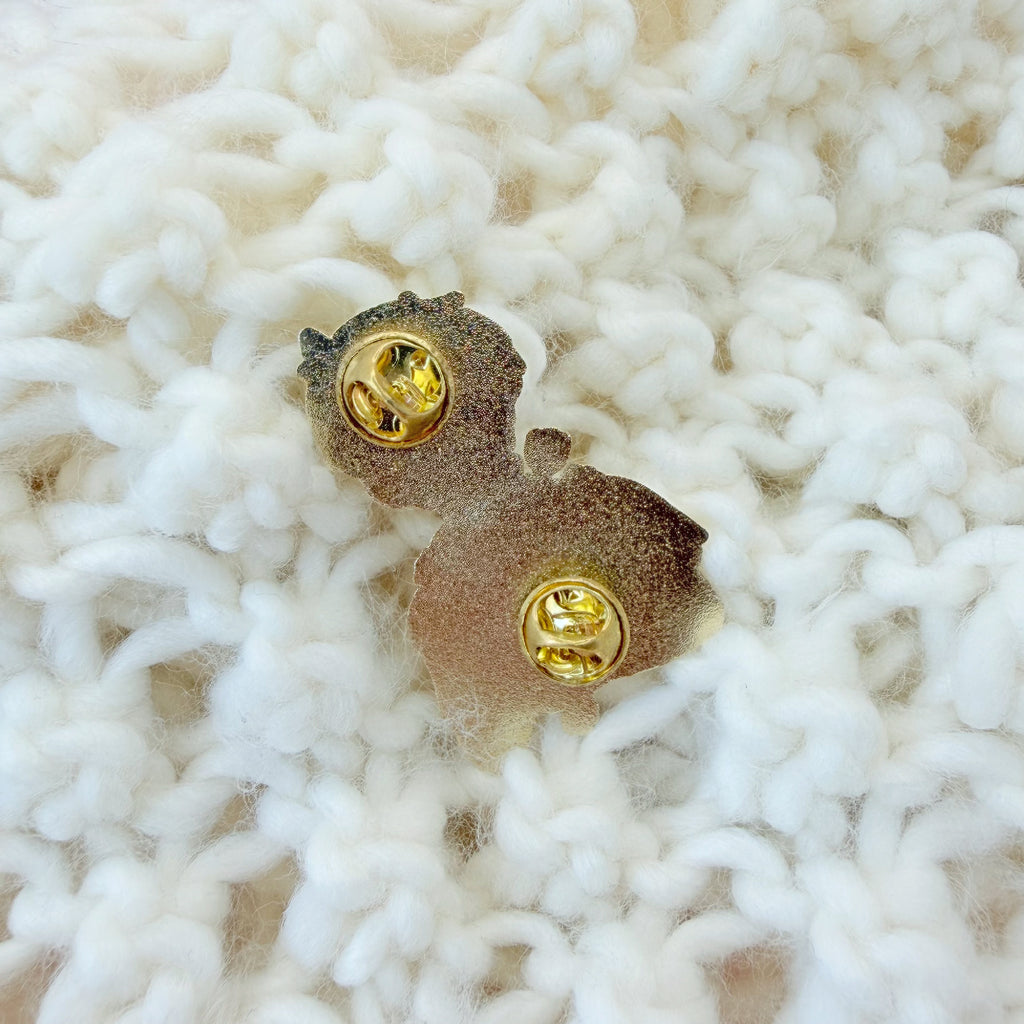 Crying boy's flowers - Pin's en émail